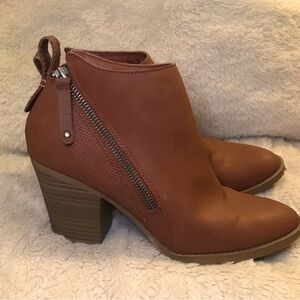 Dolce Vita ankle booties size 7.5